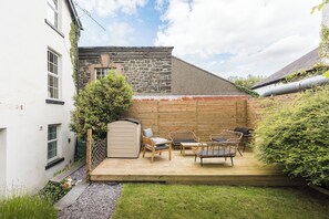 Terrace/patio - The Walker's Retreat by Birch Stays (North Wales)