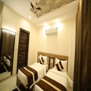 华丽客房 | 1 多间卧室、办公桌、免费 WiFi、床单