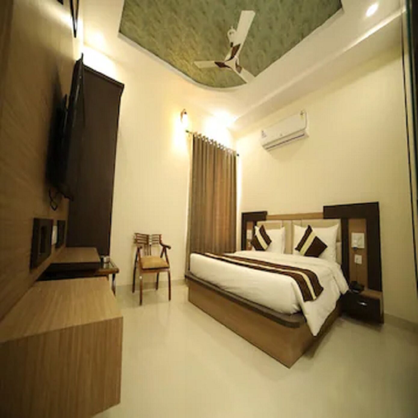 1 bedroom, desk, free WiFi, bed sheets