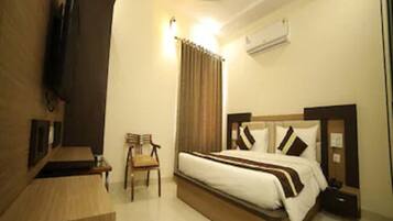 1 bedroom, desk, free WiFi, bed sheets