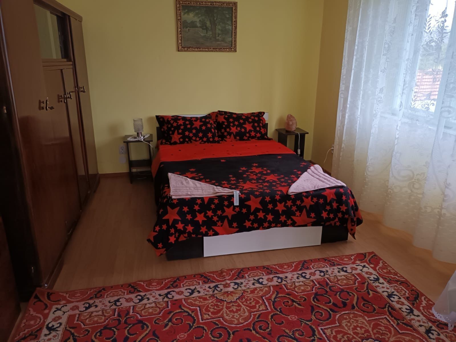 5 habitaciones, tabla de planchar con plancha, wifi y ropa de cama 