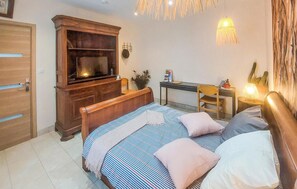 3 chambres, fer et planche à repasser, lit parapluie, Wi-Fi gratuit