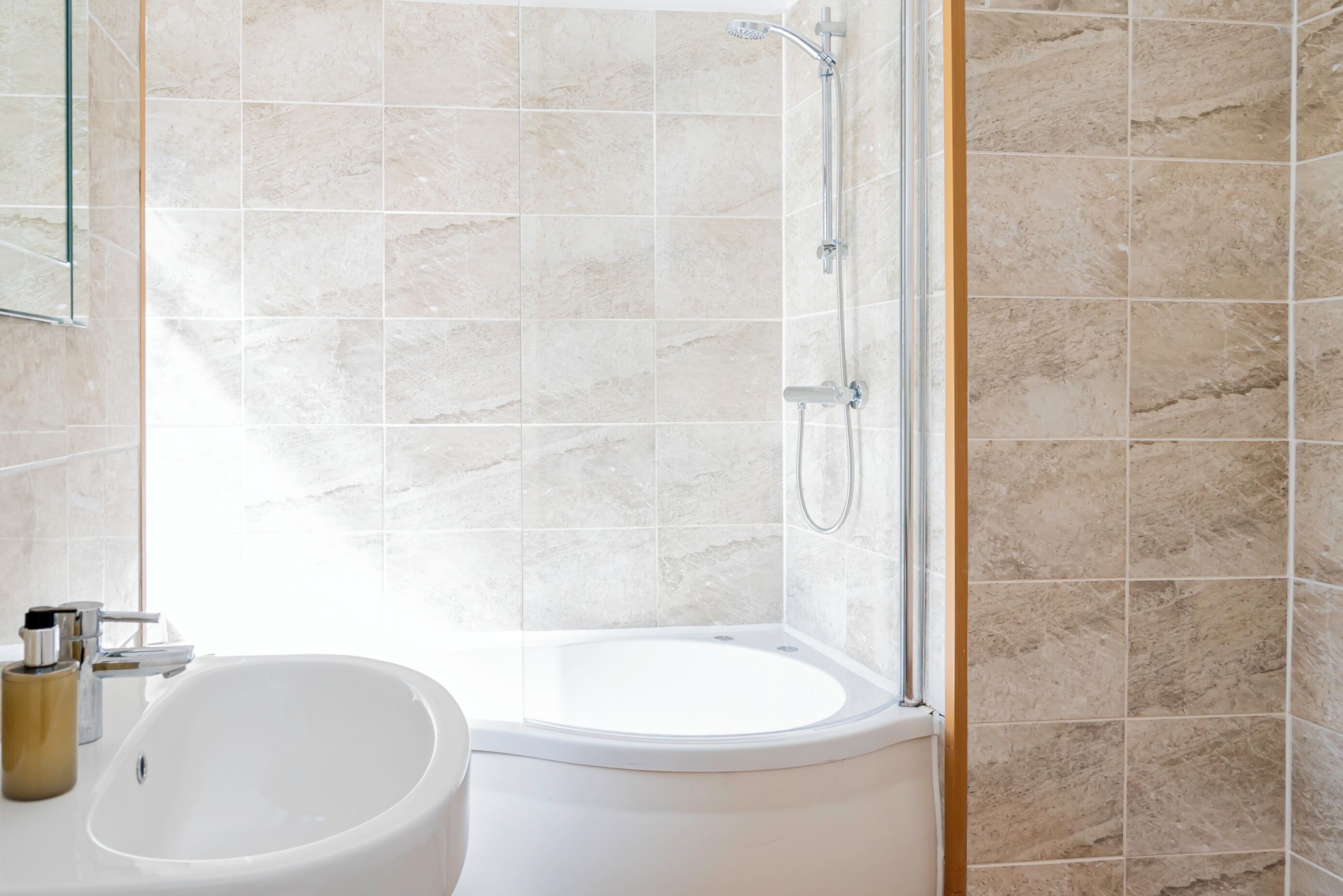 Hårtork och handdukar