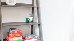 A bookshelf with a white vase, a small potted plant, and several books. - City Centre 3-Bed Apartment – Sleeps up to 8 guests, with NCP car park next door (pay for parking). Walking distance to the Mayflower Theatre, shops, and transport. Ideal for families, groups, or business stays. (Southampton)