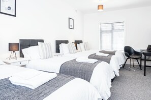 3 bedrooms, desk, iron/ironing board, free WiFi