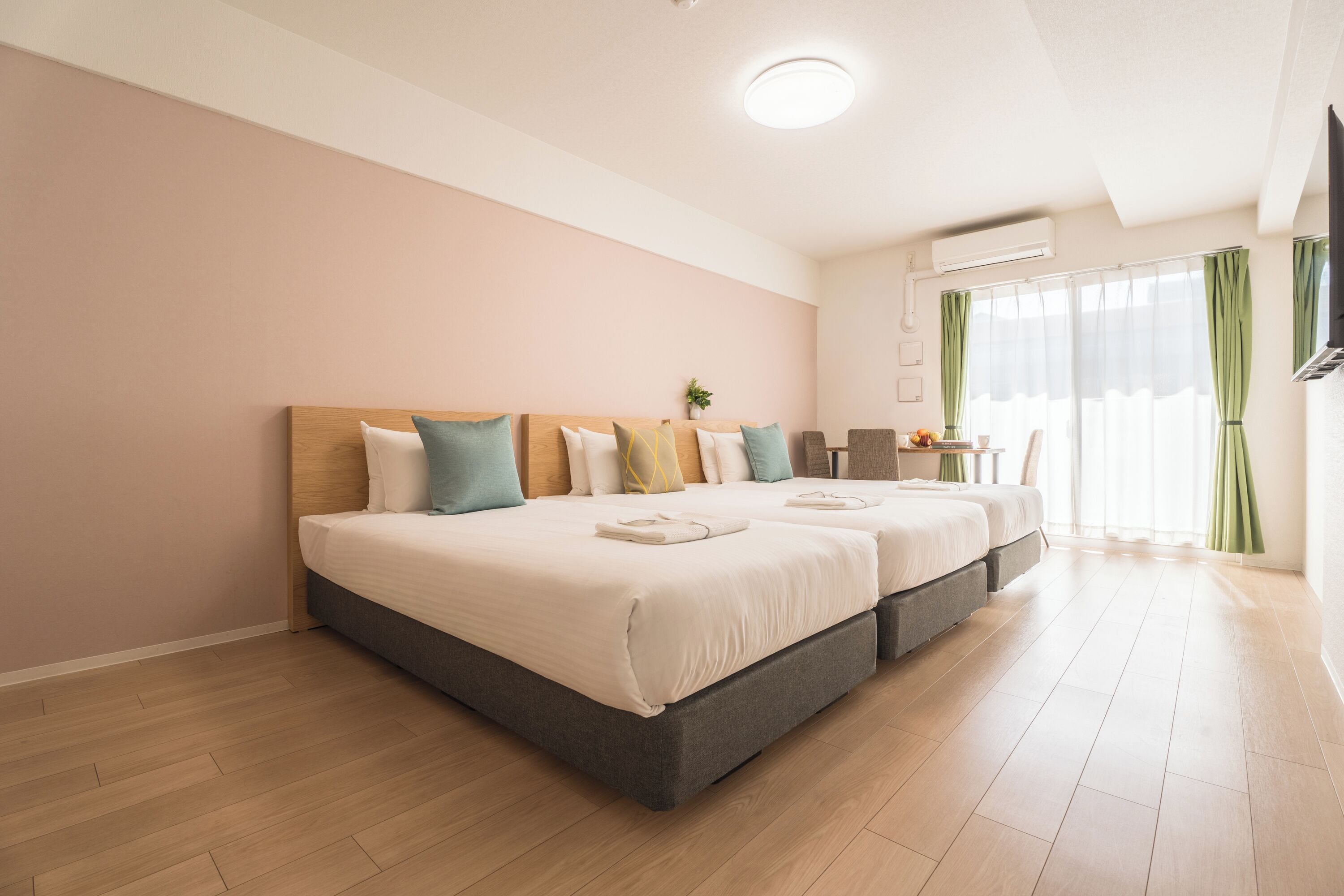 Chambre triple de base | Rideaux d’obscurcissement, système d’insonorisation