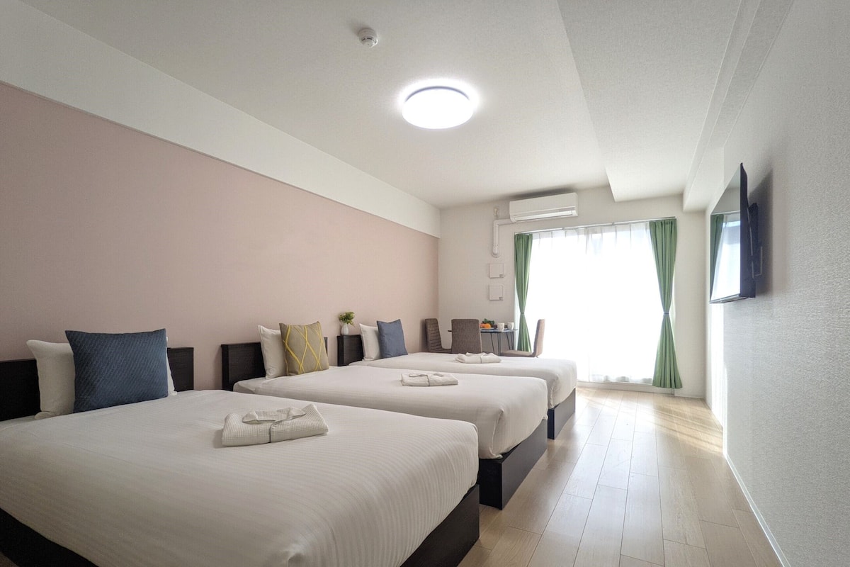 Blackout drapes, soundproofing, free WiFi, bed sheets