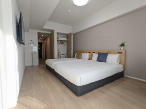 基本雙床房 | 起居區 | 43-吋平面電視,提供數位頻道