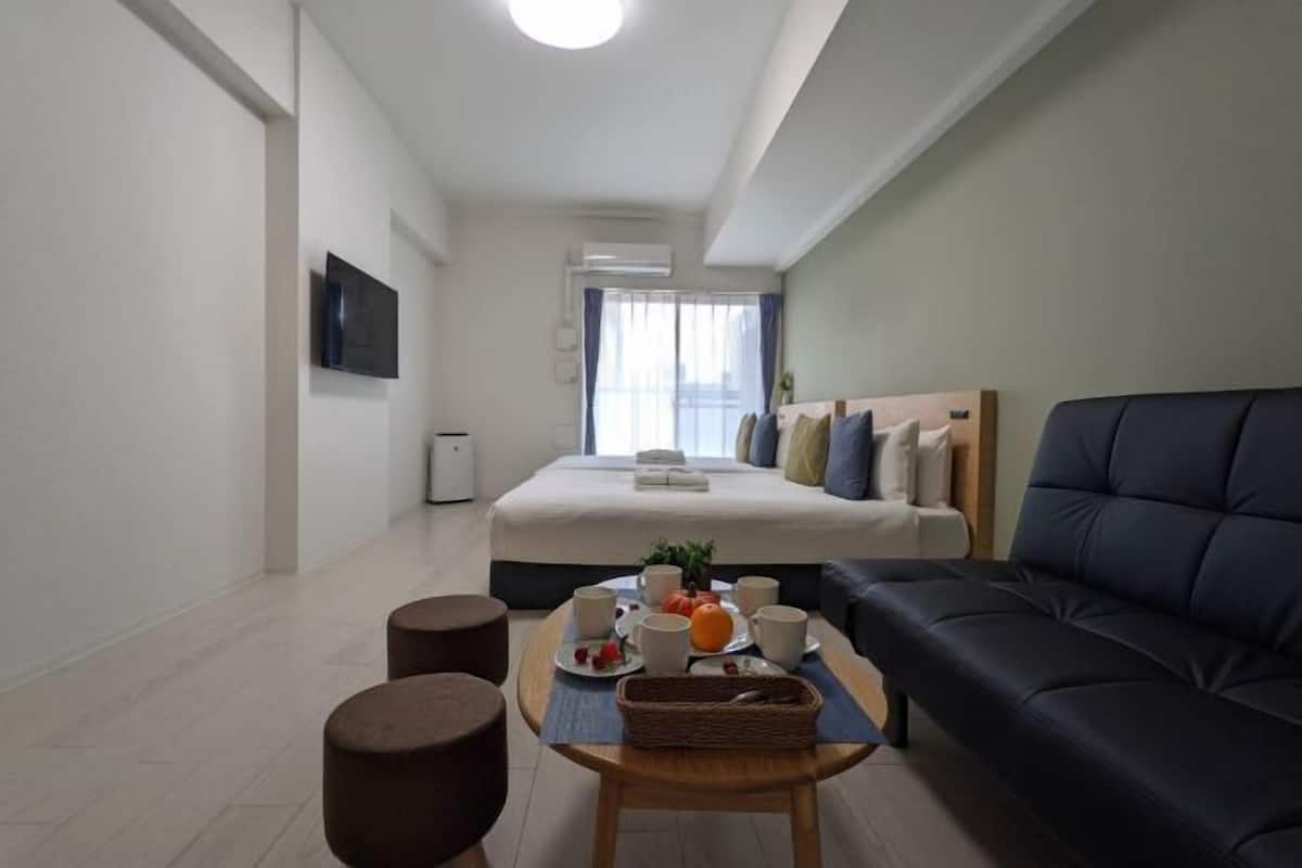 Blackout drapes, soundproofing, free WiFi, bed sheets