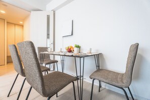Chambre Triple Familiale | Restauration dans la chambre