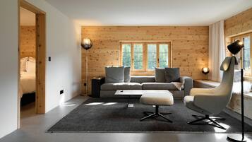 One Bedroom Apartment | Ruang tamu | 100 cm televisyen skrin rata dengan satelit