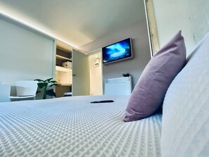 1 chambre, bureau, fer et planche à repasser, Wi-Fi gratuit