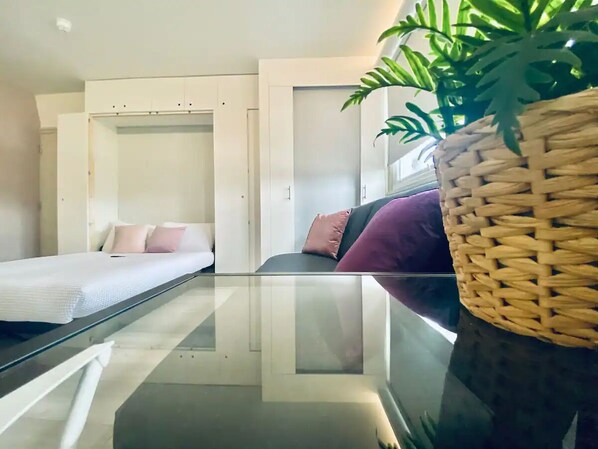 1 chambre, bureau, fer et planche à repasser, accès au Wi-Fi (inclus)