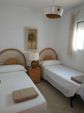 3 soverom, strykejern/-brett, wi-fi og sengetøy