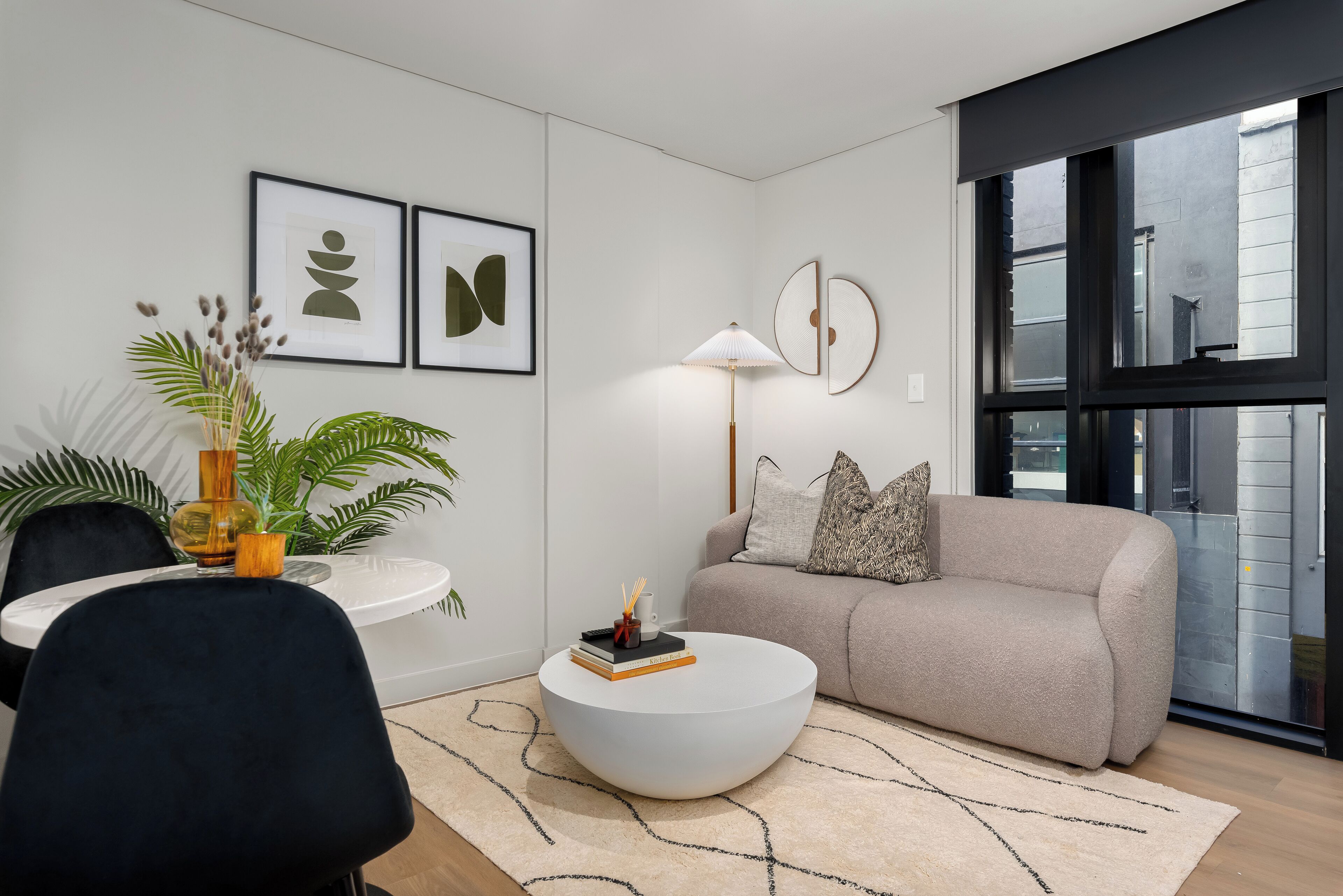 Lejlighed | Opholdsområde | 40-tommers fladskærms-tv med kabelkanaler, Netflix, streamingtjenester