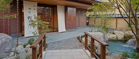 숙박 시설 정면