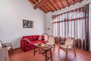 Villa | Living area | Flat-screen TV - Le Masse (Greve in Chianti)