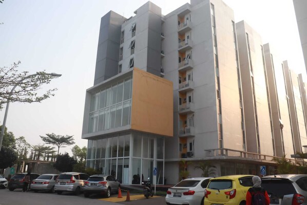 Front of property - Nature Aeropolis Residence Ar3 Powered By Archipelago (Tangerang)