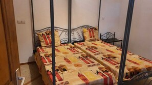 3 bedrooms, travel cot, free WiFi, bed sheets