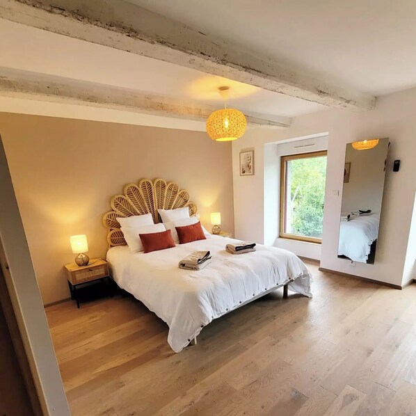 5 slaapkamers, een strijkplank/strijkijzer, wifi