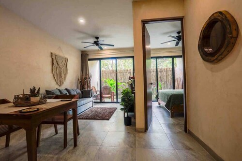 MICAELA apartment, pool, AC next to the lagoon