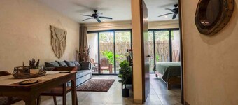 MICAELA apartment, pool, AC next to the lagoon