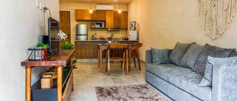 Una televisión, una oficina