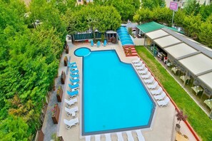 Seasonal outdoor pool - Gardan Hotel (Istanbul)