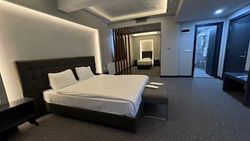 1 bedroom, premium bedding, minibar, in-room safe
