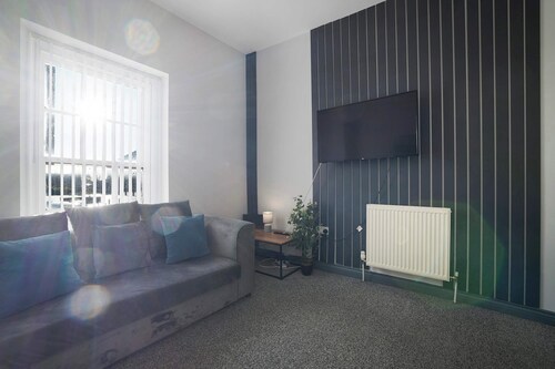 Elegant 5-Bed Stay for contractors by Stay With Us