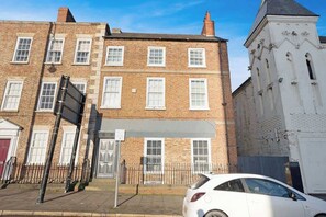 Exterior - Stockton 5BR for Contractors w/Free WiFi & Parking (Stockton-on-Tees)