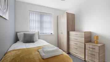 4 bedrooms, internet, bed sheets