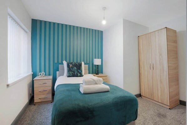 4 chambres, chambres insonorisées, accès Internet, draps fournis