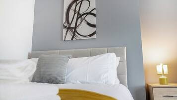 2 bedrooms, internet, bed sheets