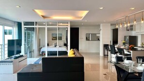 Apartment, 3 Bedrooms, Accessible, City View | Private kitchen