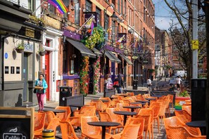 تناول الطعام بالخارج