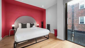 4 bedrooms, desk, iron/ironing board, travel crib