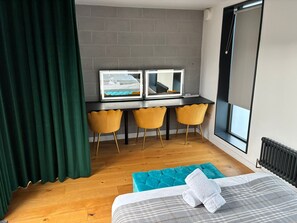 4 bedrooms, desk, iron/ironing board, travel crib