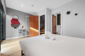 4 多间卧室、办公桌、熨斗/熨衣板、旅行婴儿床