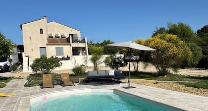 Villa met Droomzicht,zwembad,rustig Gelegen,winkels Directe Buurt,uzès-gard