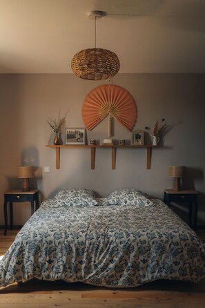 2 Schlafzimmer, Schreibtisch, Bügeleisen/Bügelbrett, Reisekinderbett