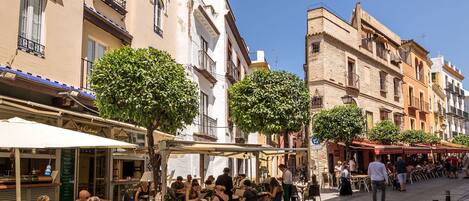 تناول الطعام بالخارج