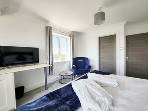 Luxury Studio | Free WiFi, bed sheets - Sea View - 1 Bed Suite - Port Eynon (Swansea)