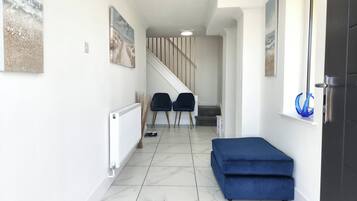 Smart TV 32-inci dengan saluran TV kabel