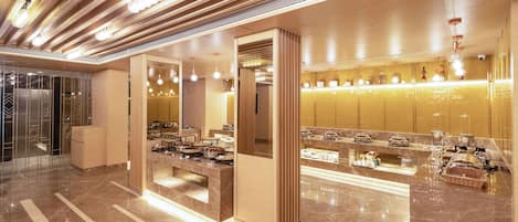 Daily buffet breakfast (INR 500 per person)