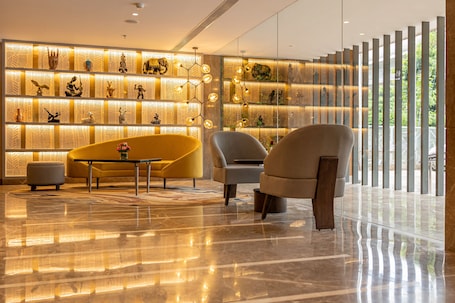 Lobby sitting area. Golden Tulip Bhopal