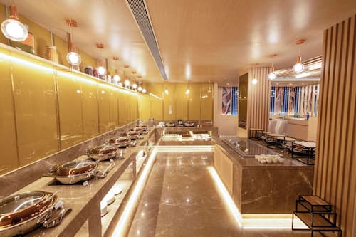 Daily buffet breakfast for a fee