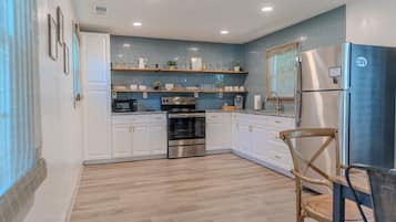 Frigorífic, microones, forn i placa de cuina