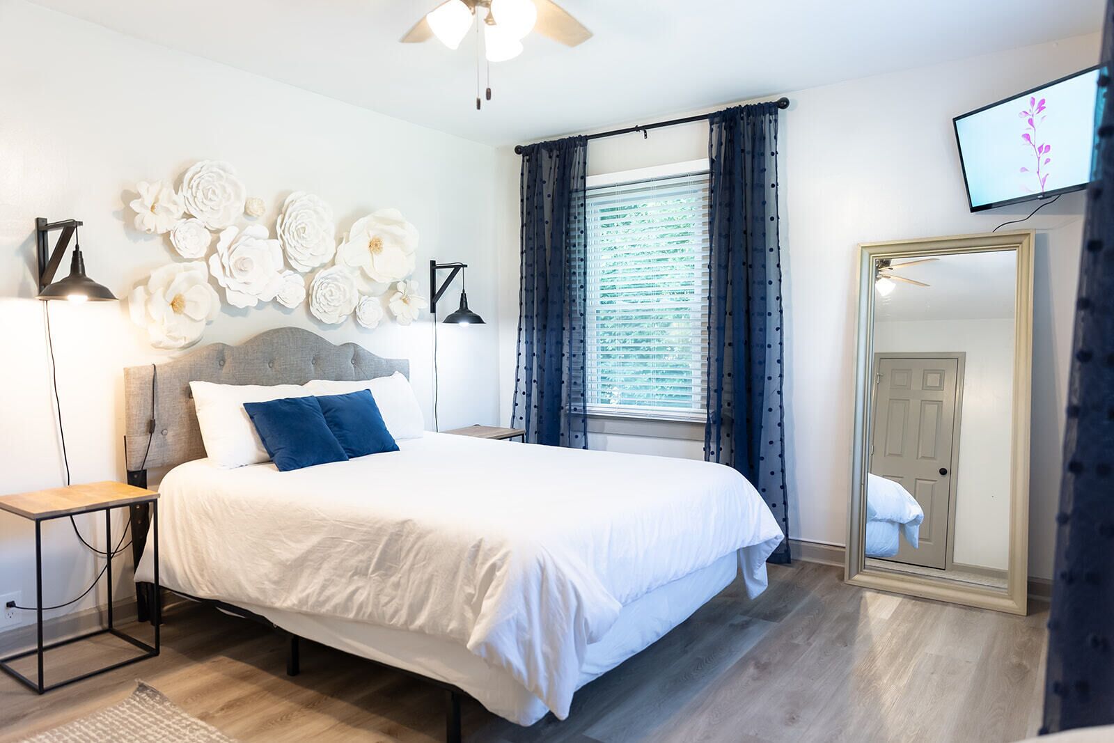 2 slaapkamers, een strijkplank/strijkijzer, gratis wifi, beddengoed