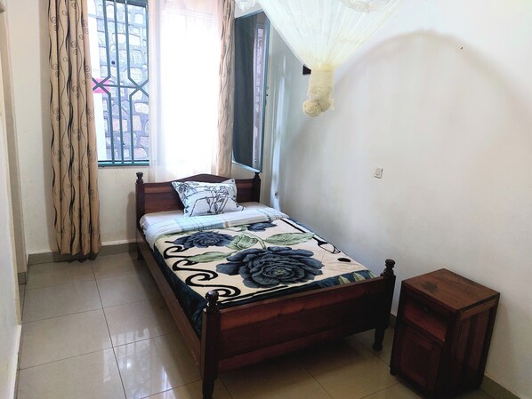 1 bedroom, in-room safe, iron/ironing board, free WiFi